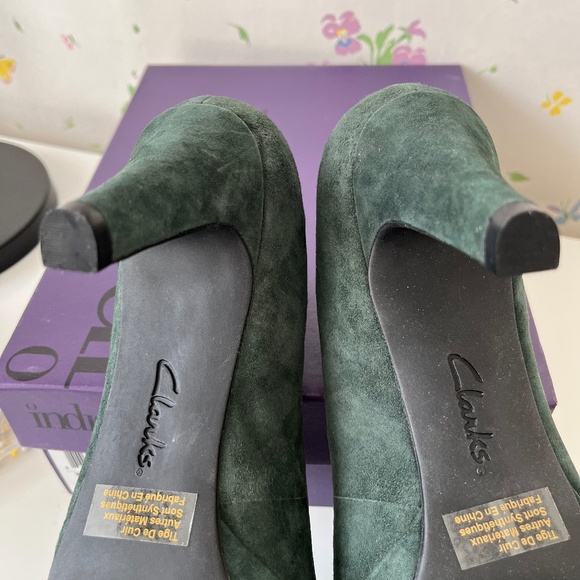 Clarks Wessex Wyvern Green Suede 3.5" Heel - 8 NWT - Picture 6 of 9